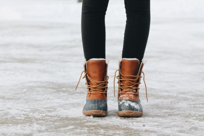 Snowboarding boots